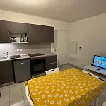 Duplex à Pour 4 Personnes, Wifi, Parking Et Tramway Appartamento