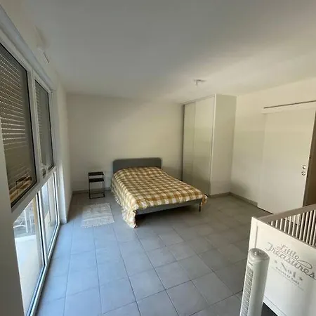 Duplex A Pour 4 Personnes, Wifi, Parking Et Tramway