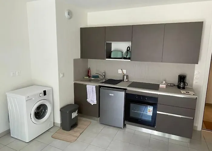 Duplex A Pour 4 Personnes, Wifi, Parking Et Tramway * Μονπελιέ