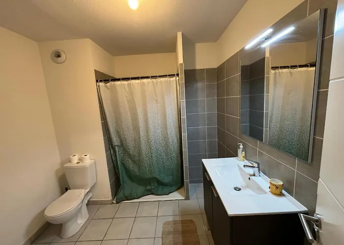 Διαμέρισμα Duplex A Pour 4 Personnes, Wifi, Parking Et Tramway