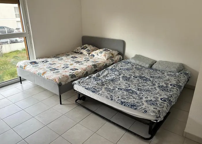 Appartement Duplex à Pour 4 Personnes, Wifi, Parking Et Tramway *