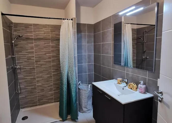 Appartement Duplex à Pour 4 Personnes, Wifi, Parking Et Tramway Montpellier